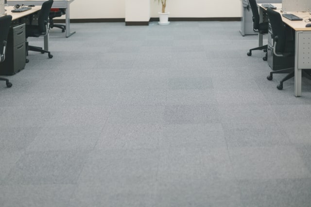 オフィス床の種類と特徴・床色の効果・選び方のポイントを徹底解説